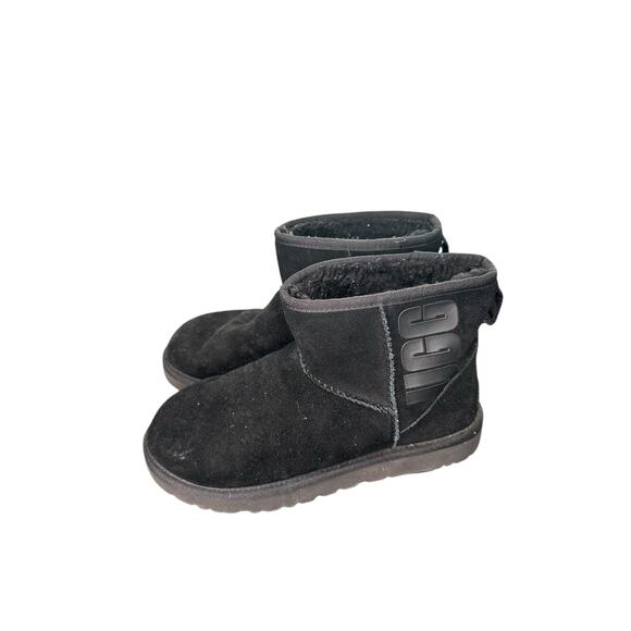 Ugg Black Women's Suede Sherpa Lined Classic Mini Rubber Logo Boot Size 9 - Picture 8 of 11